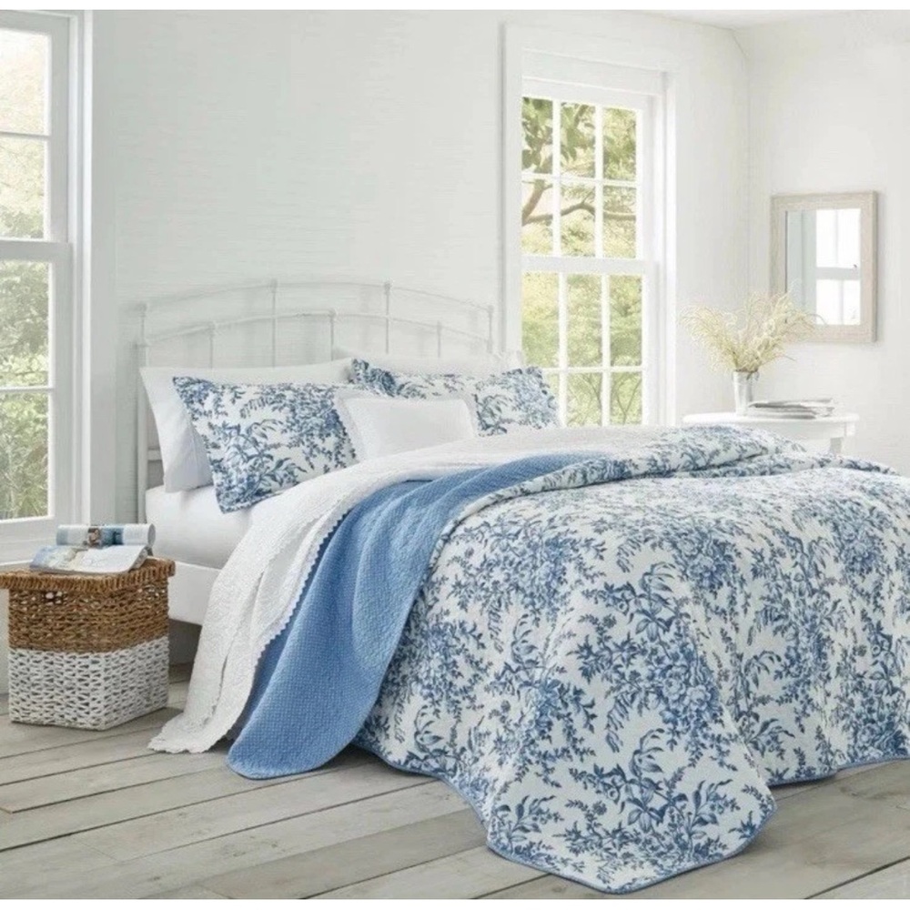 Laura Ashley ~ TWIN Bedford Blue Delft ~  2Pc Quilt Set Reversible 100% Cotton - Picture 4 of 4